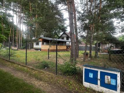 Działka budowlana z mediami, domkiem