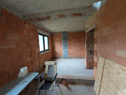 Dąbrowa Górnicza, Dom wśród zieleni 151,48