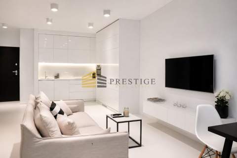 Apartament 47 m Metro Wierzbno Klimatyzacja