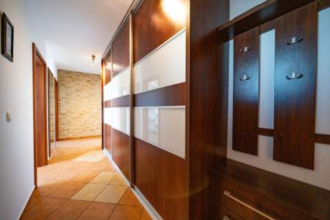 3 pokoje duży balkon hala garażowa piwnica