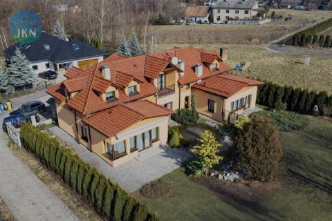 Dom 330 m na 1700 m działki 2 mieszkania