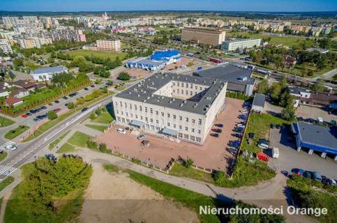Na sprzedaż budynek biurowy przy DK8