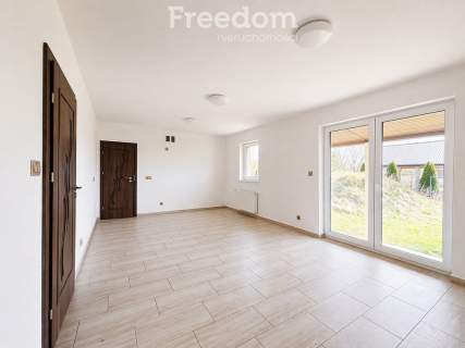 Nowy, parterowy dom poddasze-na działce 1000 m2