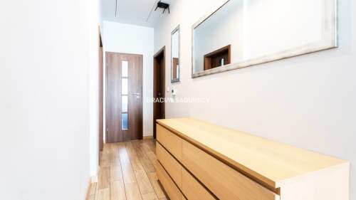 83m2 238m2 ogródek dwa m. postojowe