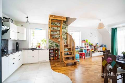 Bartąska, 2-poziomowe mieszkanie, balkon, winda