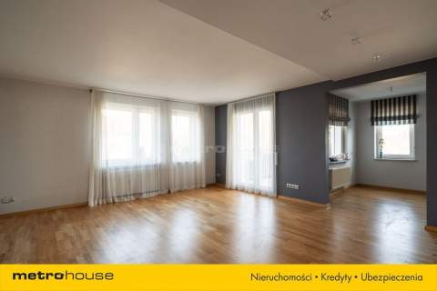Apartament - 4 pokoje z garażem i balkonem