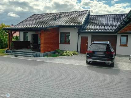 Atrakcyjny, parterowy dom z dużą działką 