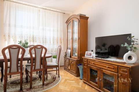 3 pokoje w zadbanej kamiennicy na Mokotowie