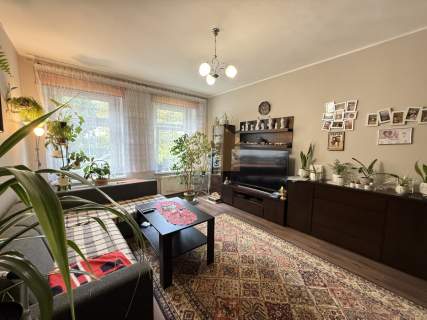 70m2 / 3 pokoje / PARTER - w ładnej kamienicy