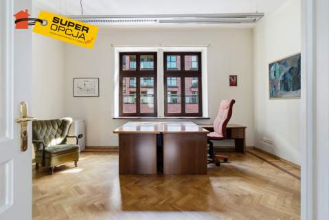 Lokal na siedzibę formy, idealny na kancelarie