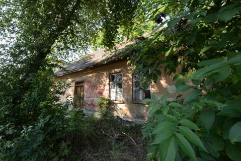Bronowice. Stary dom wolnostojący o pow. 240 m2