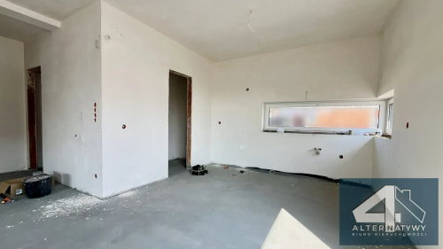 Dom z garażem i gabinetem na parterze