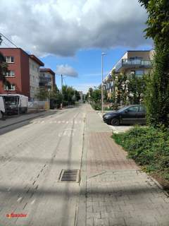 4 pokoje Dwie łazienki Narożne 70m2.