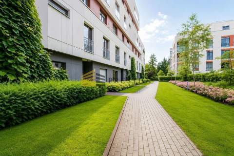  Elegant 3-Bedroom Apartment near Mokotów Park 