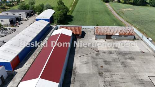 Baza transportowa z halami i biurami   40 arów