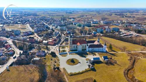 Przestronny dom z garażem i ogrodem