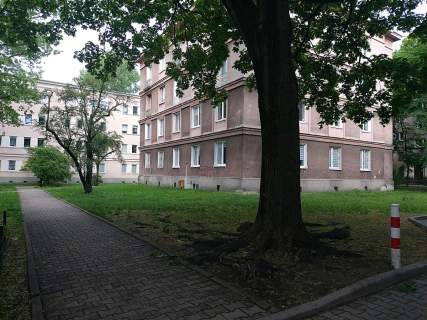Trzypokojowe mieszkanie przy Placu Hallera