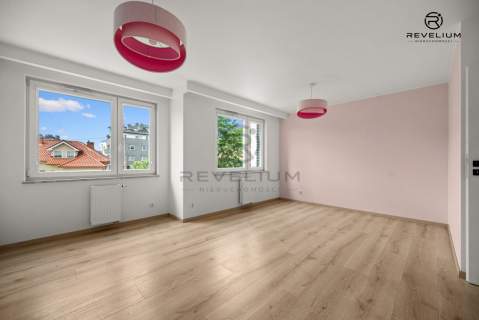 Duży balkon Przestrzeń Kom. lok. Msc. w hali