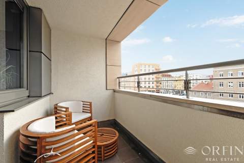 Apartament zaadoptowany na kancelarię w Transatlan