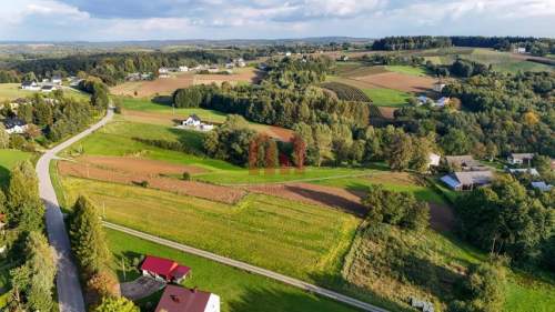 15 ar przy drodze powiatowej, 8 km od Ropczyc