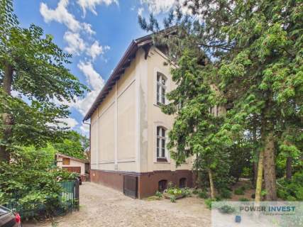 Historyczna willa, narożna działka Wrocławska 13