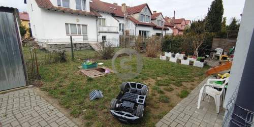 Dom inwestycyjny na sprzedaż - 8 mieszkań 