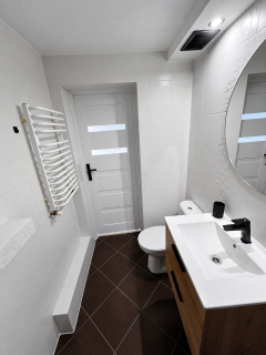 2 duże pokoje duży balkon winda gotowe do zamieszkania