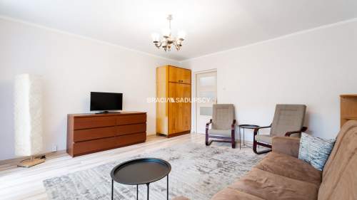 ul.Powstańców 2 pokoje, osobna kuchnia, balkon
