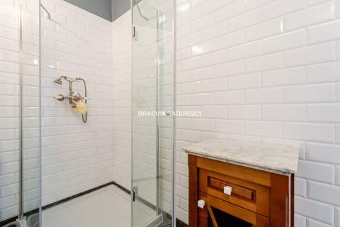 Dwupokojowy apartament z historycznym charakterem