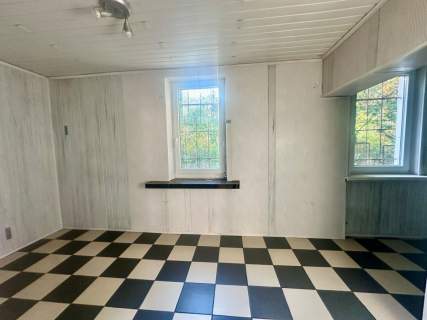 Lokal 60 m z witrynami blisko centrum Strzelina