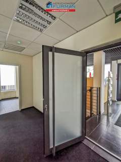 Lokal Biurowy, 56mkw, Piątkowska, parter biurowca