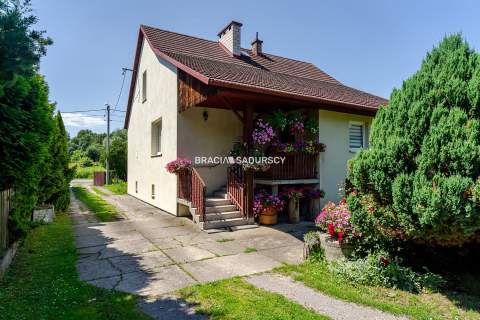 Dom z dużą działką budowlaną. Rzozów 87 arów.