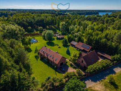 Dwa domy, z linią brzegową, nad jez. Szeląg Wielki