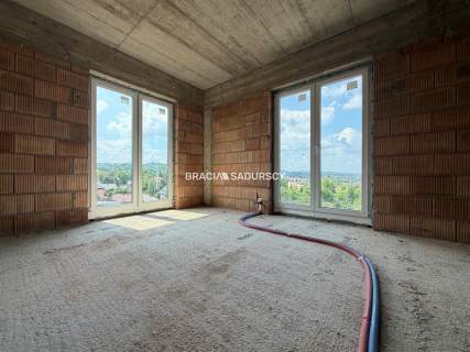 3 pok 65m2 ostatnie piętro 2 balkony winda
