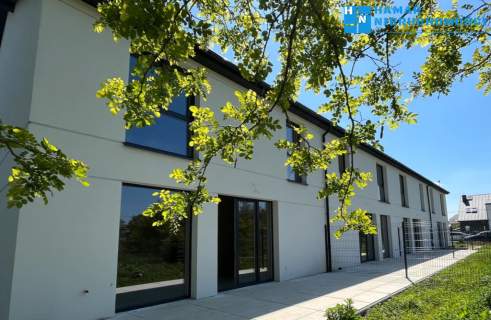 Dom 156 m z ogrodem, garażem i 4 sypialniami