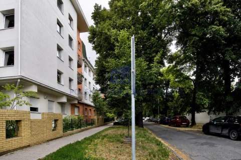 Krzyki 2 pokoje Balkon Miejsce postojowe.