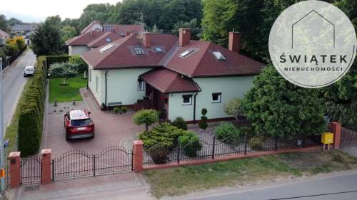 Przestronny dom z pięknym ogrodem i dużą działką