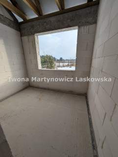 Dom parterowy w otoczeniu rosnącego lasu - Wińsko