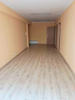 Lokal usługowo-biurowy o pow. 65m2,winda, I piętro, Kalisz