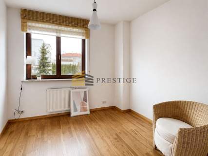 Dwupoziomowy apartament z ogródkiem Wilanów Garaż