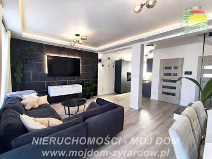 Gotowy do zamieszkania dom w zabudowie szeregowej.