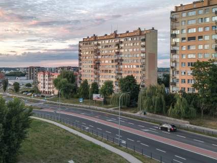3 pokoje o pow. 48m2, balkon, po remoncie, umeblowane, Widok
