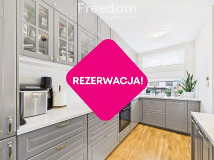 Trzykondygnacyjny bliźniak o wysokim standardzie