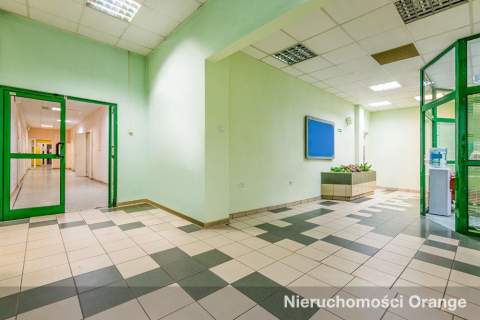 Biura z garażem i dużym placem