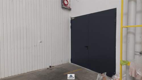 Hala handlowo-magazynowa z biurem parking