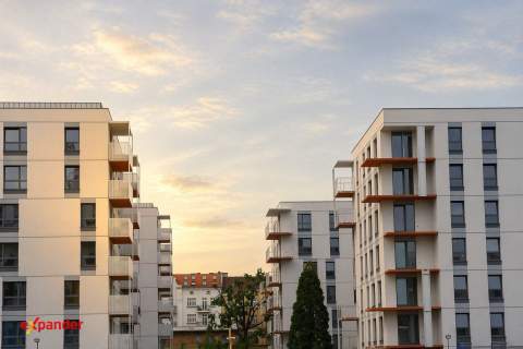 5 pokoi - trójstronne -duży balkon - dwie łazienki - Spiżarnia