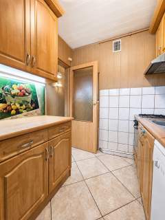 Pierwsze piętro z balkonem, w centrum 