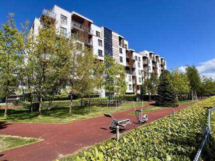 Ustawny, funkcjonalny apartament z dużym balkonem w pełni w