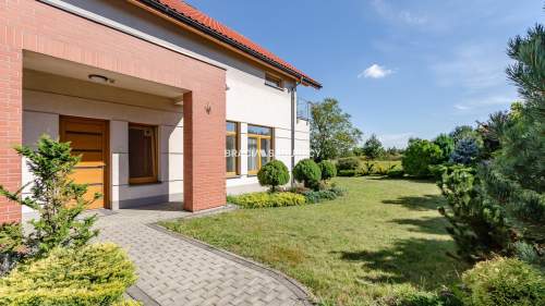 KOMFORTOWY DOM OTOCZONY ZIELENIĄ