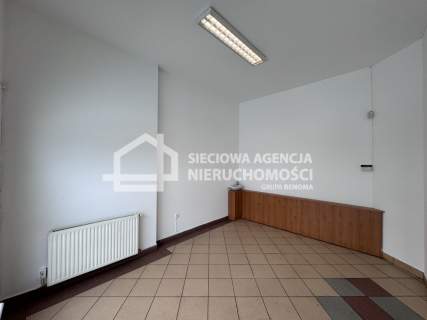 Lokal w centrum Rumi z witryną na parterze